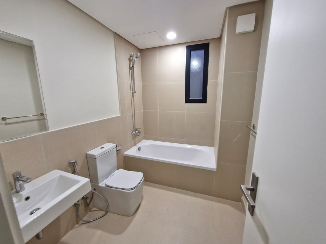  🏰 *Modern Luxury Villa in Sidra District – Roshn*  ✨ Elegantly Half-Furnished ✨